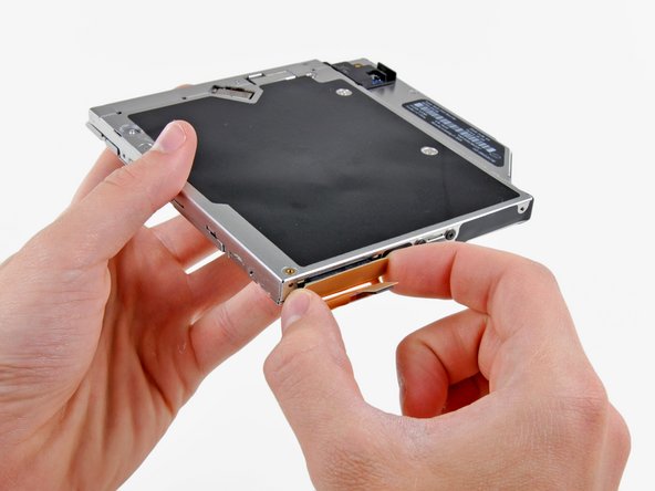 MacBook Pro 17" Unibody Optical Drive Replacement: step 13, image 1 of 3