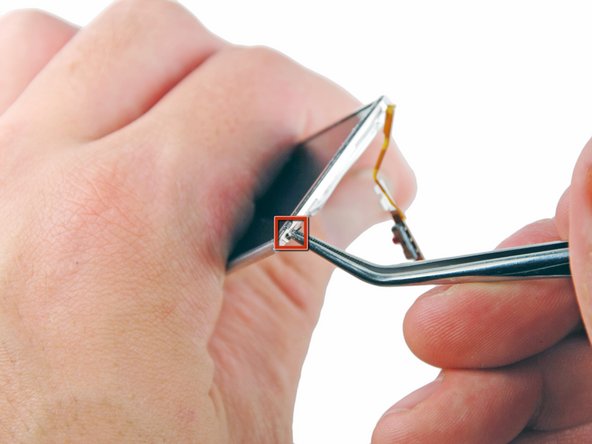 iPod Nano 5th Generation Display Replacement: step 22, image 1 of 2