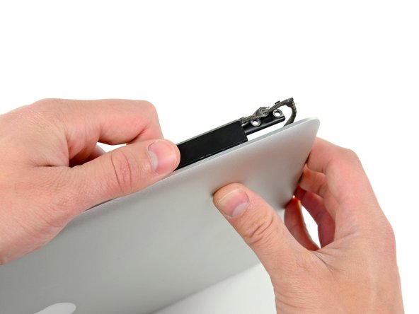 MacBook Pro 13" Unibody Mid 2010 AirPort Antenna Replacement: step 15, image 2 of 2