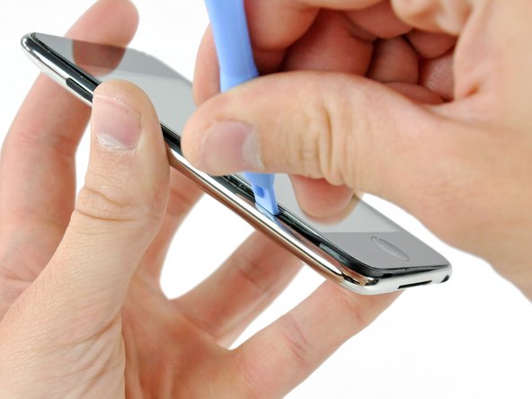 iPod Touch 2nd Generation Power/Volume Controls Replacement: step 4, image 1 of 2