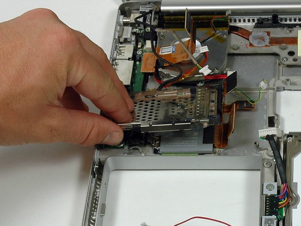 PowerBook G4 Aluminum 15" 1.67 GHz Heat Sink & Fans Replacement: step 22, image 1 of 1