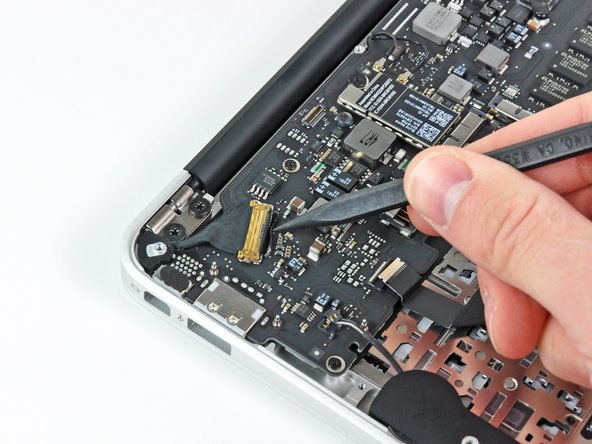MacBook Air 11" Late 2010 Logic Board Replacement: step 17, image 1 of 3