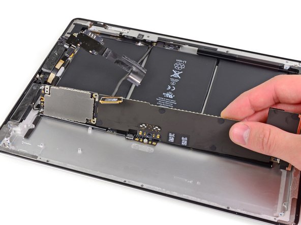 iPad 2 GSM Bluetooth/Wi-Fi Antenna Replacement: step 49, image 1 of 1