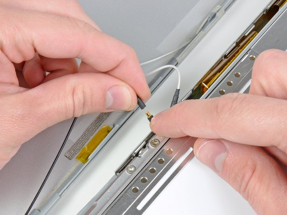 PowerBook G4 Aluminum 15" 1.67 GHz Rear Display Bezel Replacement: step 11, image 1 of 2