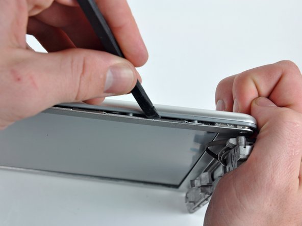 PowerBook G4 Aluminum 12" 867 MHz Display Inverter Replacement: step 66, image 1 of 2