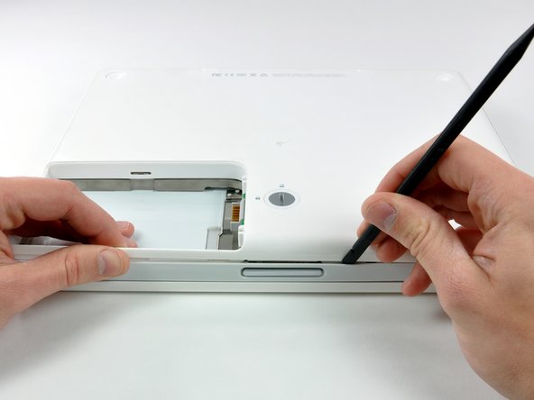 iBook G4 12" 1.33 GHz Optical Drive Replacement: step 12, image 1 of 1