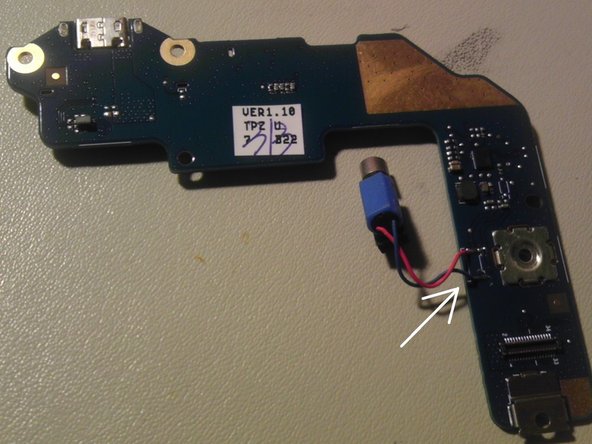 HP TouchPad Lower Antenna Replacement: step 15, image 3 of 3