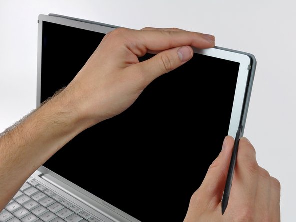 PowerBook G4 Aluminum 15" 1.67 GHz Rear Display Bezel Replacement: step 9, image 1 of 2