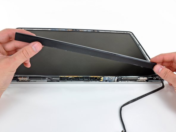 MacBook Pro 15" Unibody Mid 2010 LCD Replacement: step 32, image 2 of 2