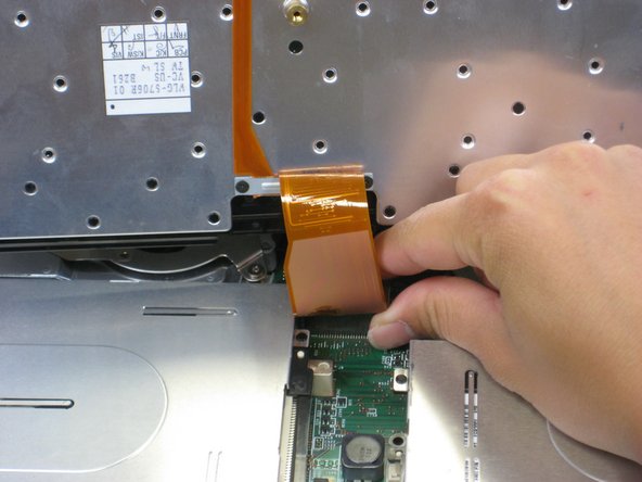 Disassembling IBM ThinkPad A30 Upper Case: step 7, image 2 of 3