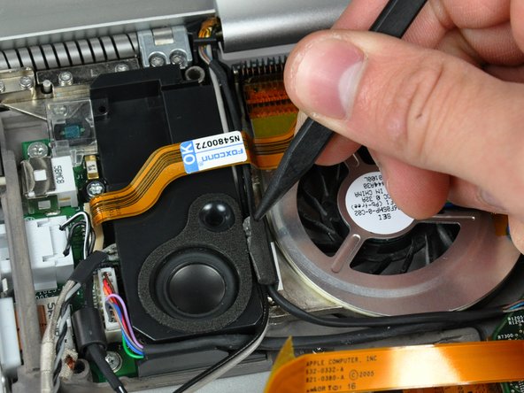 PowerBook G4 Aluminum 17" 1.67 GHz (High-Res) Display Replacement: step 28, image 1 of 1