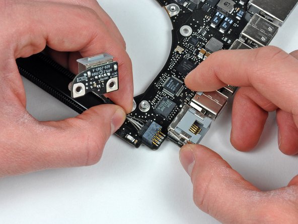 MacBook Pro 15" Unibody Mid 2009 Logic Board Replacement: step 33, image 1 of 1