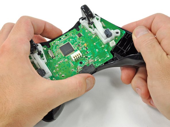 Xbox 360 Wireless Controller Bumper Panel Replacement: step 9, image 1 of 2