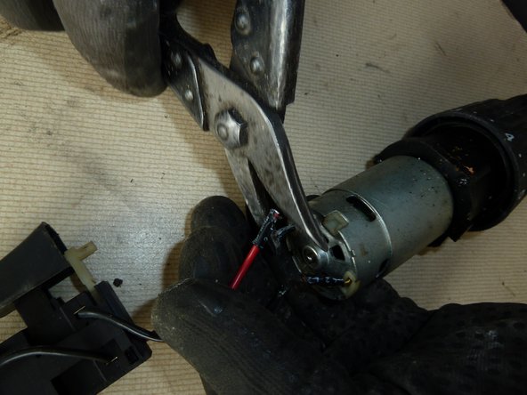 Power Screwdriver (with exchangeable battery pack): step 3, image 1 of 3