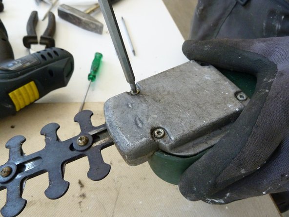 Hedge Trimmer: step 3, image 1 of 2