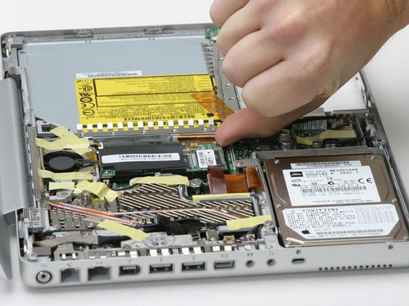 PowerBook G4 Aluminum 12" 867 MHz Heat Sink & Fan Replacement: step 19, image 1 of 1