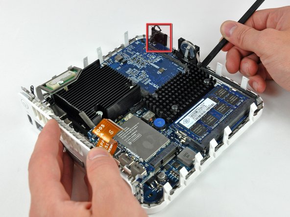 Mac mini Model A1176 Bottom Housing Replacement: step 18, image 1 of 1