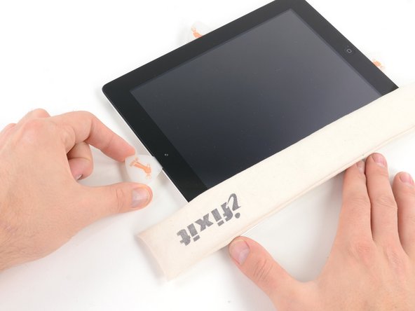 iPad 2 GSM Speaker Assembly Replacement: step 23, image 2 of 3