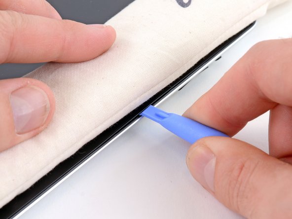 iPad 2 CDMA Display Data Cable Replacement: step 6, image 3 of 3