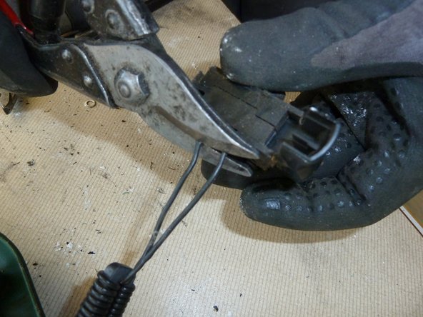 Hedge Trimmer: step 9, image 1 of 1