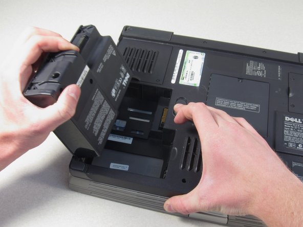 Dell Inspiron 9100 Fan 2 Replacement: step 2, image 3 of 3