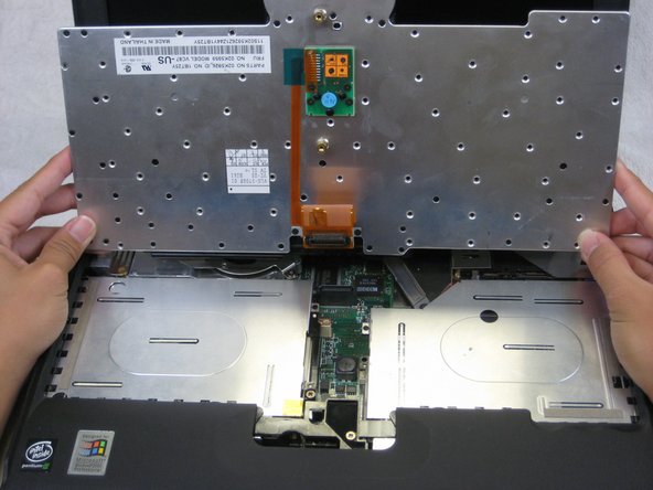 Disassembling IBM ThinkPad A30 Upper Case: step 8, image 1 of 2