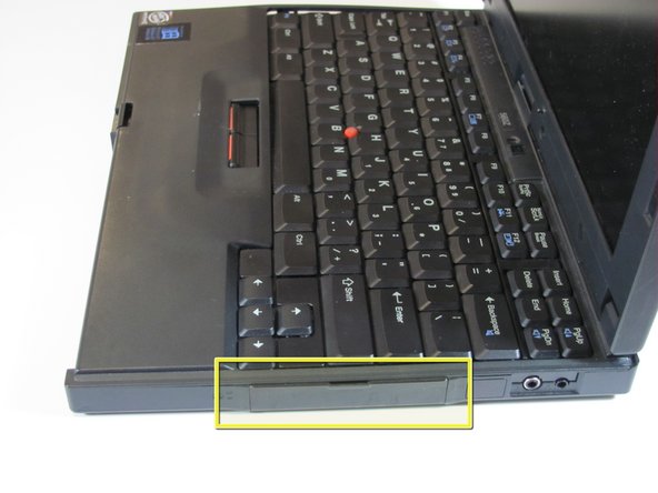 Disassembling IBM ThinkPad 560z Upper Case: step 5, image 1 of 2