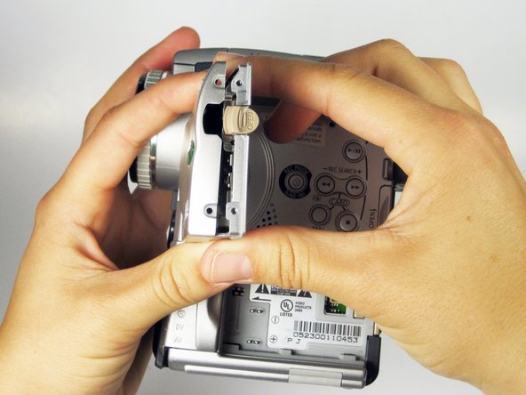 Canon Optura 100MC LCD Screen and Glass Screen Replacement: step 8, image 1 of 2