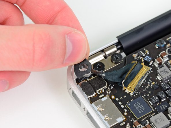 MacBook Air 11" Mid 2011 Logic Board Replacement: step 19, image 3 of 3