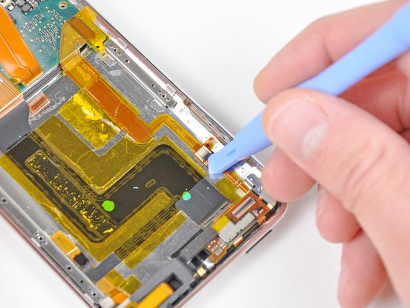 iPod Touch 3rd Generation Power/Volume Controls Replacement: step 21, image 1 of 2