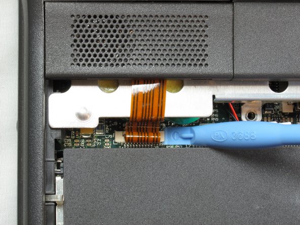 PowerBook 3400 M3553 Display Replacement: step 9, image 1 of 2