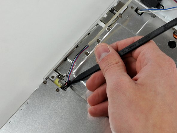 iBook G4 12" 1.33 GHz Display Data Cable Replacement: step 26, image 1 of 1