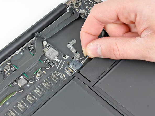 MacBook Air 13" Late 2010 Logic Board Replacement: step 10, image 1 of 1