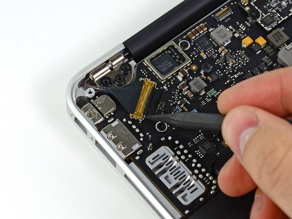 MacBook Air 13" Mid 2011 Logic Board Replacement: step 22, image 1 of 3