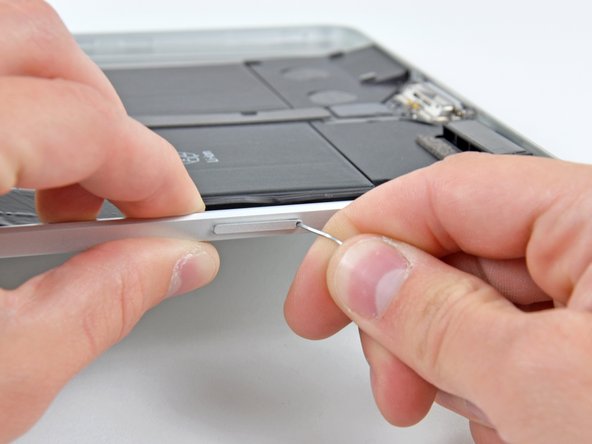 iPad 3G SIM Board Replacement: step 13, image 2 of 2