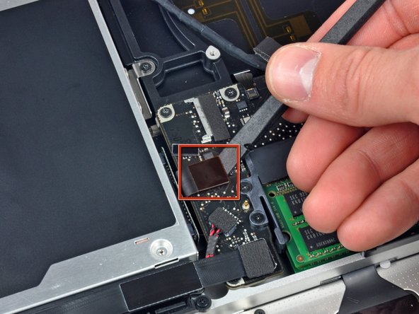 MacBook Pro 15" Unibody 2.53 GHz Mid 2009 Left Speaker Replacement: step 13, image 1 of 1