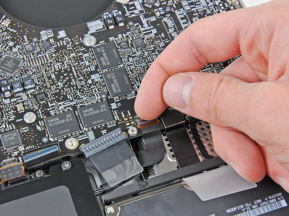 MacBook Pro 17" Unibody Logic Board Replacement: step 18, image 1 of 2