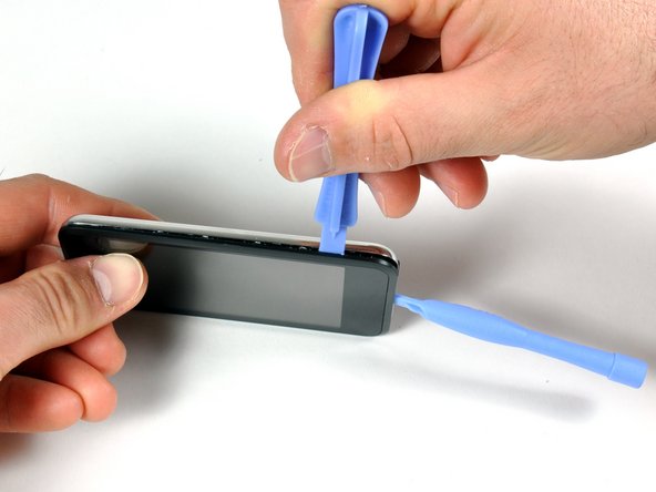 iPod Touch 1st Generation Front Panel Replacement: step 3, image 1 of 3