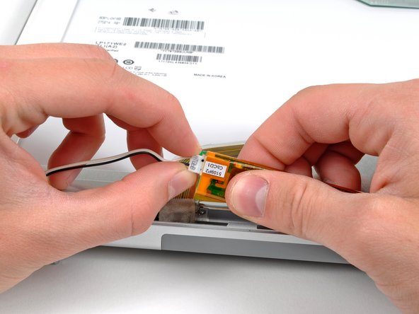 MacBook Pro 17" Models A1151 A1212 A1229 and A1261 LCD Replacement: step 22, image 1 of 1