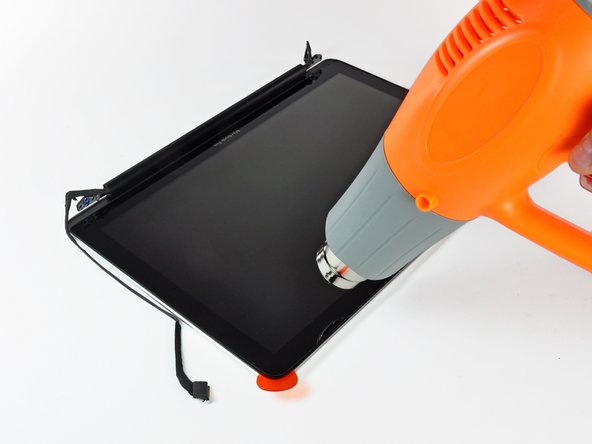 MacBook Pro 15" Unibody 2.53 GHz Mid 2009 Front Display Glass Replacement: step 23, image 1 of 2