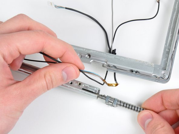 PowerBook G4 Aluminum 17" 1.67 GHz (High-Res) Front Display Bezel Replacement: step 64, image 1 of 1