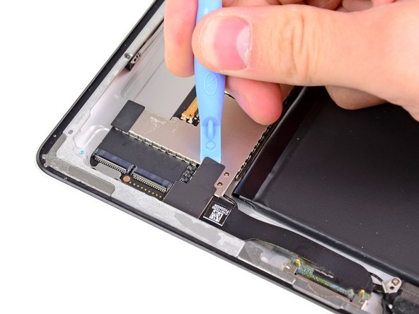 iPad 2 GSM Speaker Assembly Replacement: step 38, image 1 of 3