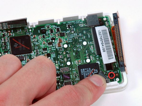 iPod 1st Generation Logic Board Replacement: step 9, image 1 of 1