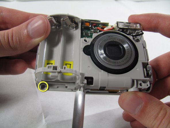 Removing Olympus FE-210 Rear Casing: step 5, image 1 of 1