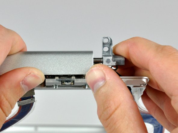 PowerBook G4 Aluminum 15" 1-1.5 GHz Front Display Bezel Replacement: step 44, image 1 of 3