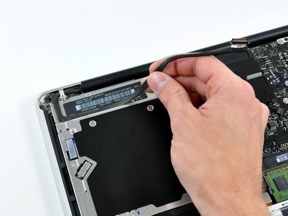 MacBook Pro 15" Unibody Late 2008 and Early 2009 Display Assembly Replacement: step 6, image 2 of 2