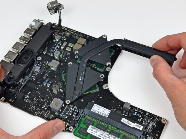 MacBook Pro 15" Unibody 2.53 GHz Mid 2009 Logic Board Replacement: step 27, image 1 of 1