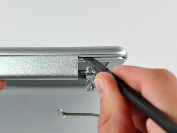 PowerBook G4 Aluminum 15" 1.5-1.67 GHz Clutch Cover Replacement: step 39, image 1 of 1