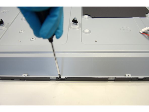 Philips 40PFK4509/12 TV set, Removal of Polarized Foils: step 5, image 2 of 3