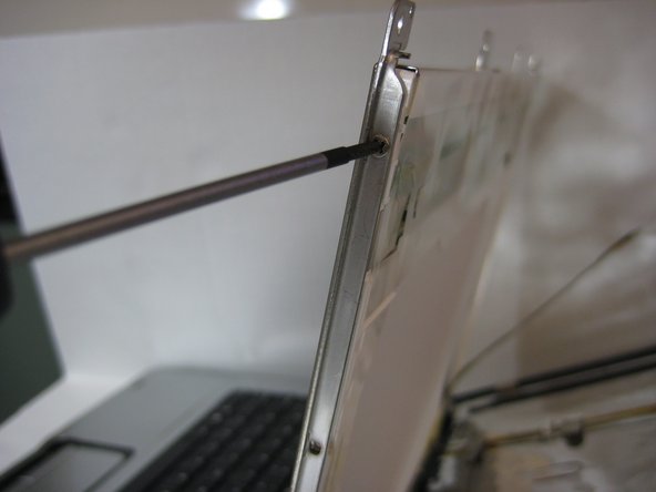 HP Pavilion dv6000 LCD Screen Replacement: step 4, image 2 of 2